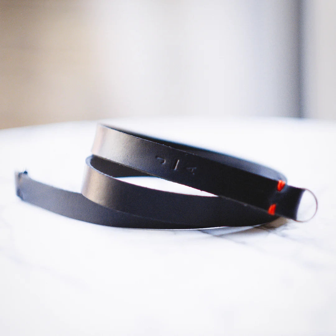 Studio JA short strap made of black leather