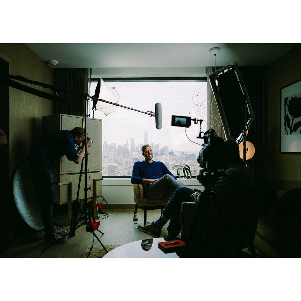 Dirk Nowitzki beim Interview mit Blick auf Brooklyn, New York City, 2023 - Philipp Reinhard