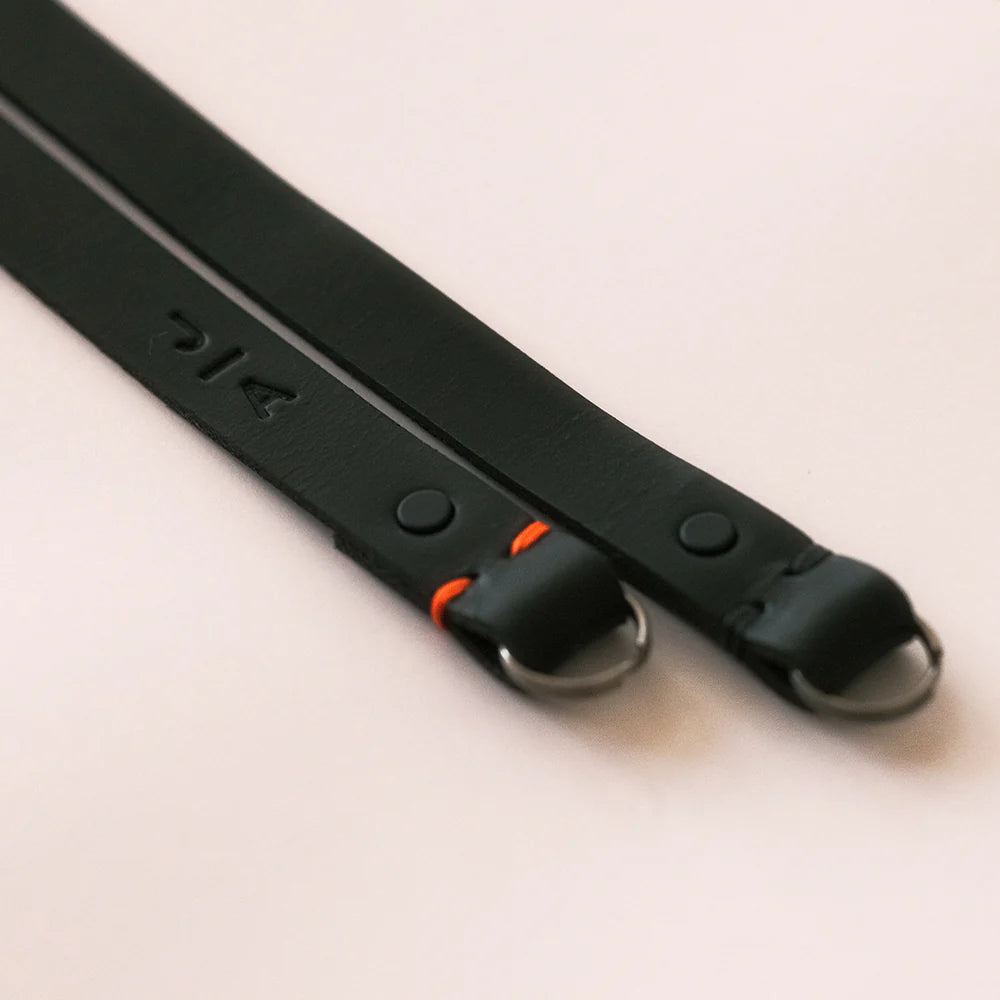 Studio J-A kuzer Strap "Karl" aus Leder (schwarz) - neue Version mit Nieten