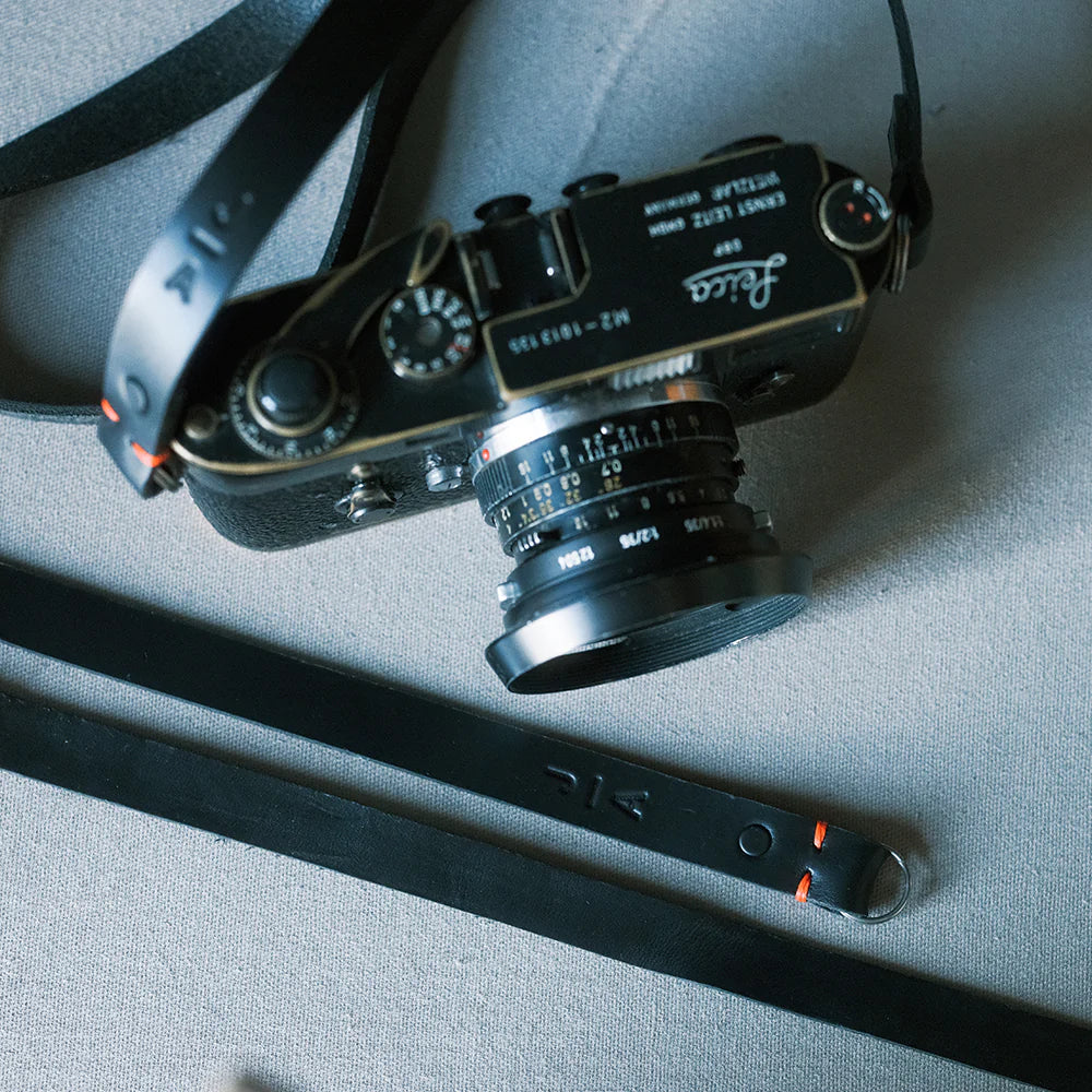 Studio J-A kuzer Strap "Karl" aus Leder (schwarz) - neue Version mit Nieten